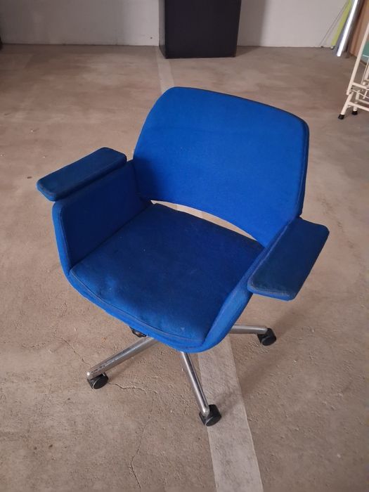 Varios : secretaria,sofa,balança, cadeirao com todas