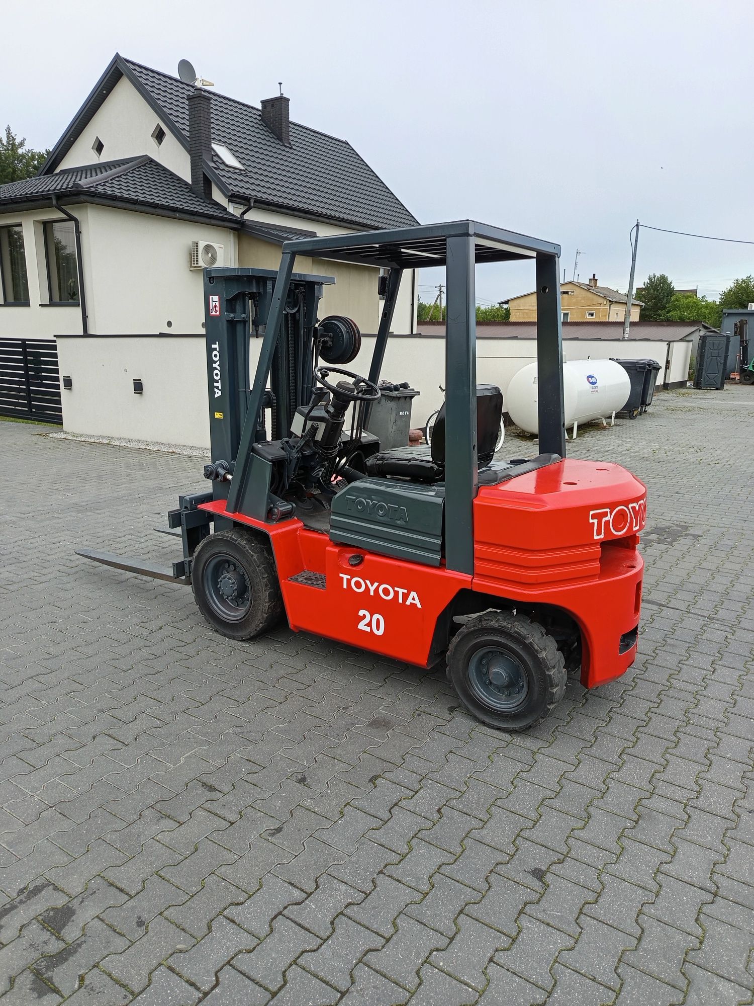 Sprzedam wózek widłowy Toyota udźwig 2 ton tripleks przysow boczny