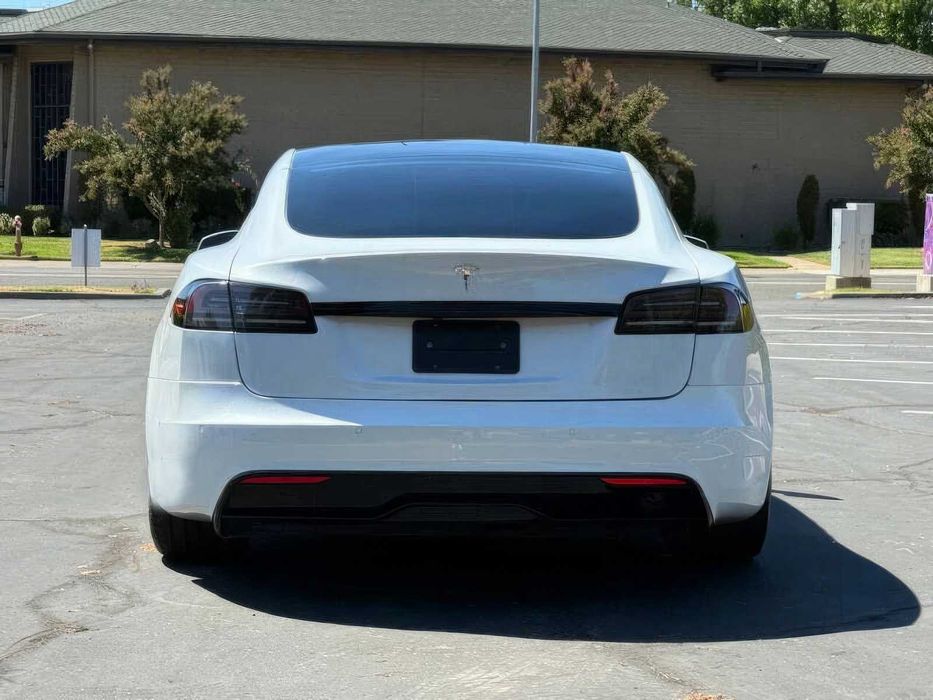 Tesla Model S      2022