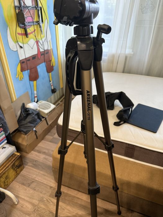 Штатив для фотоапарату
