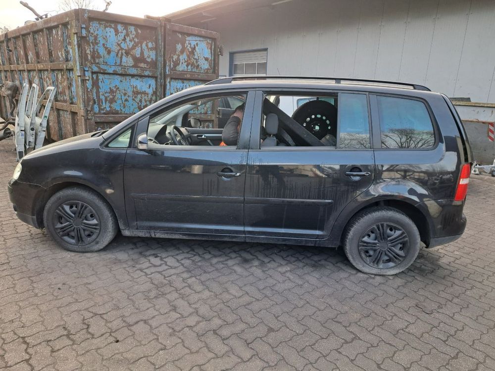 Шрот розборка Фольксваген Тоуран Туран запчасти VW Touran авторозбір