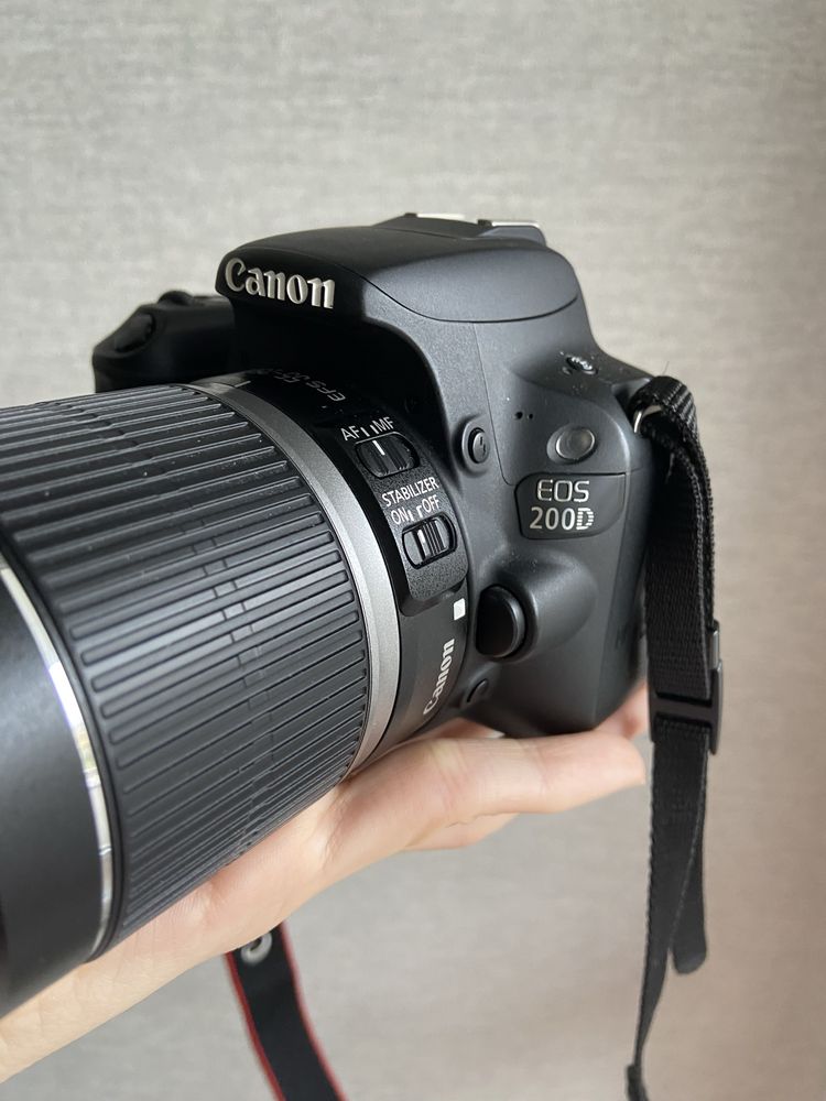 Canon Eos 200 D z dwoma obiektywami