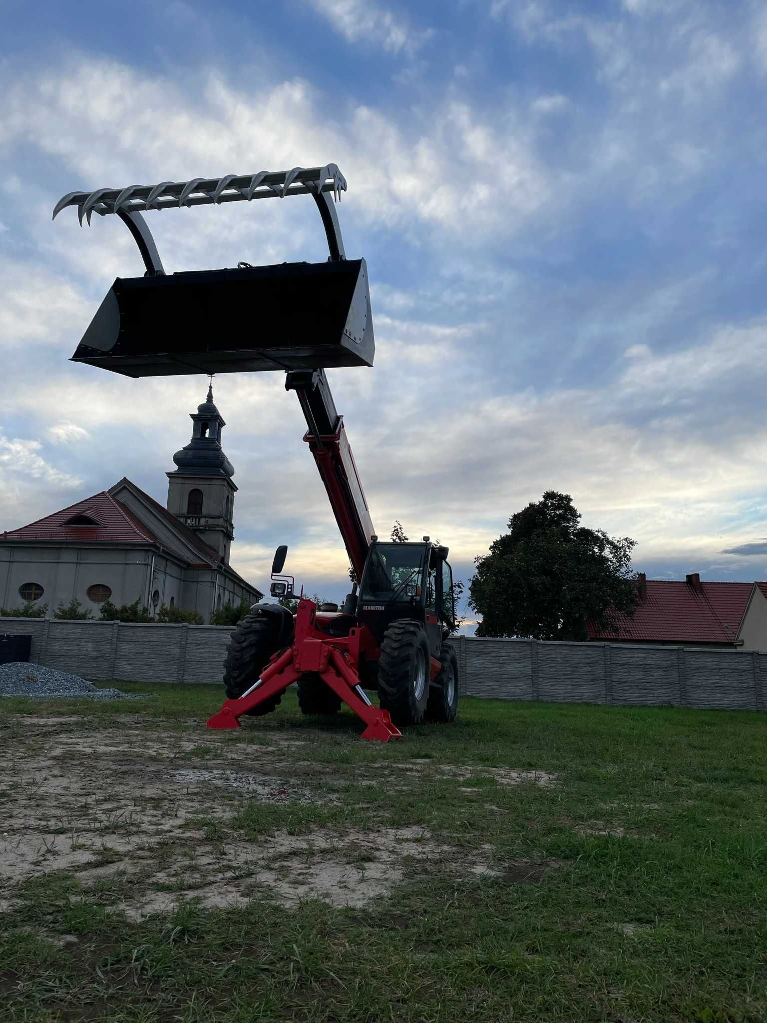 Usługi ładowarką teleskopową - Manitou 14m, 3,5t