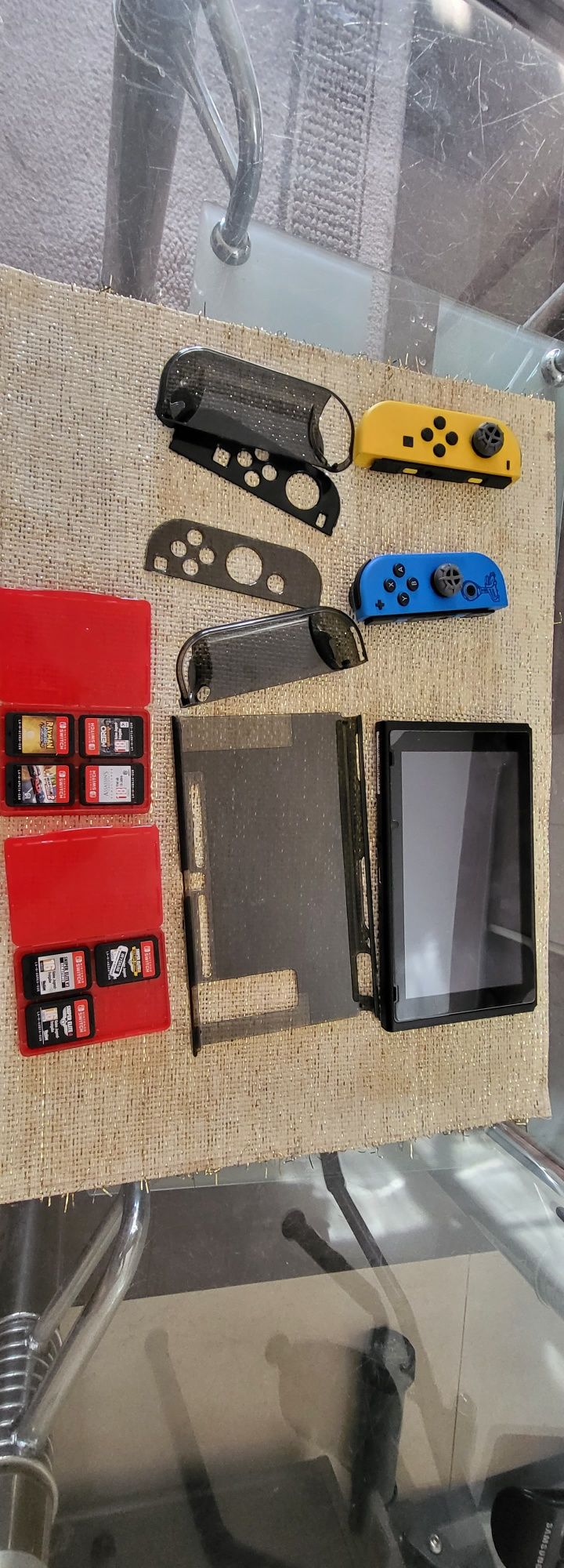 Nintendo switch w komplecie z 8 grami I akcesorjami