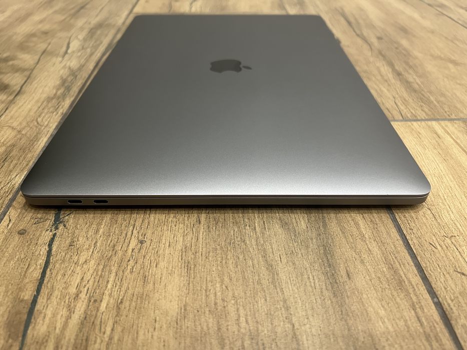 MacBook Pro A1707 16/512Gb в чудовому стані)