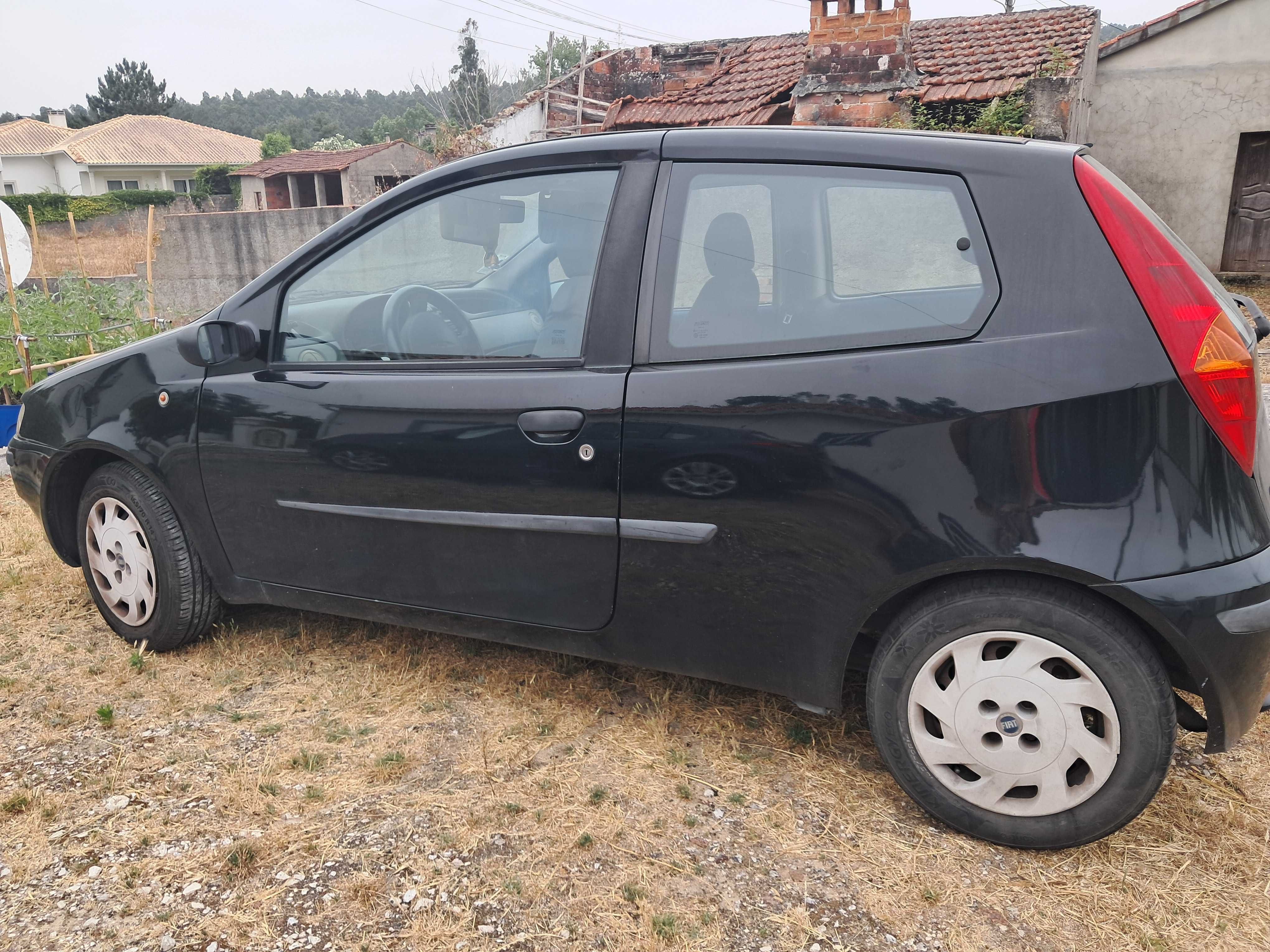 Vende se Fiat Punto, carro citadino e económico