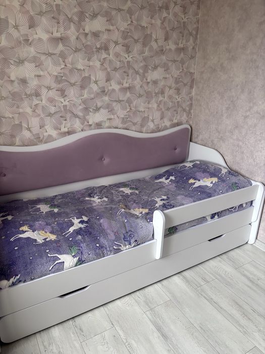 Дитяче ліжко для дівчинки