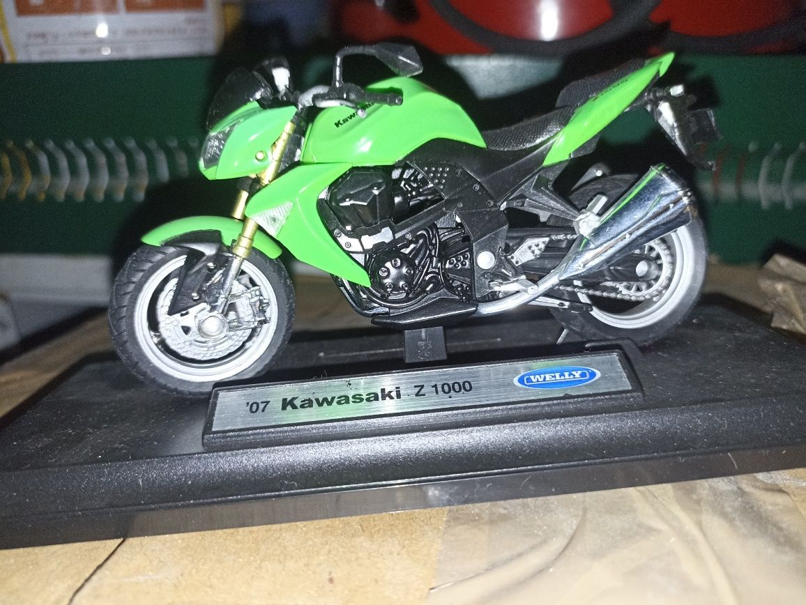 Dwa modele motocykli kawasaki ninja 1:18