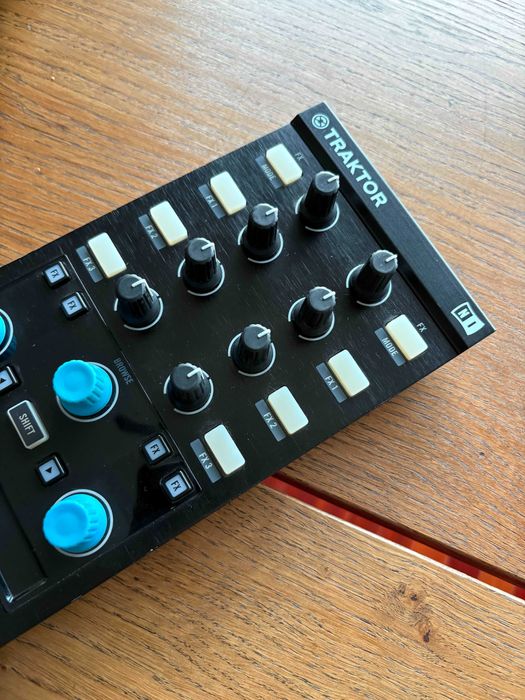 Traktor Kontrol X1 MK2 + Kontrol Bag + Decksaver