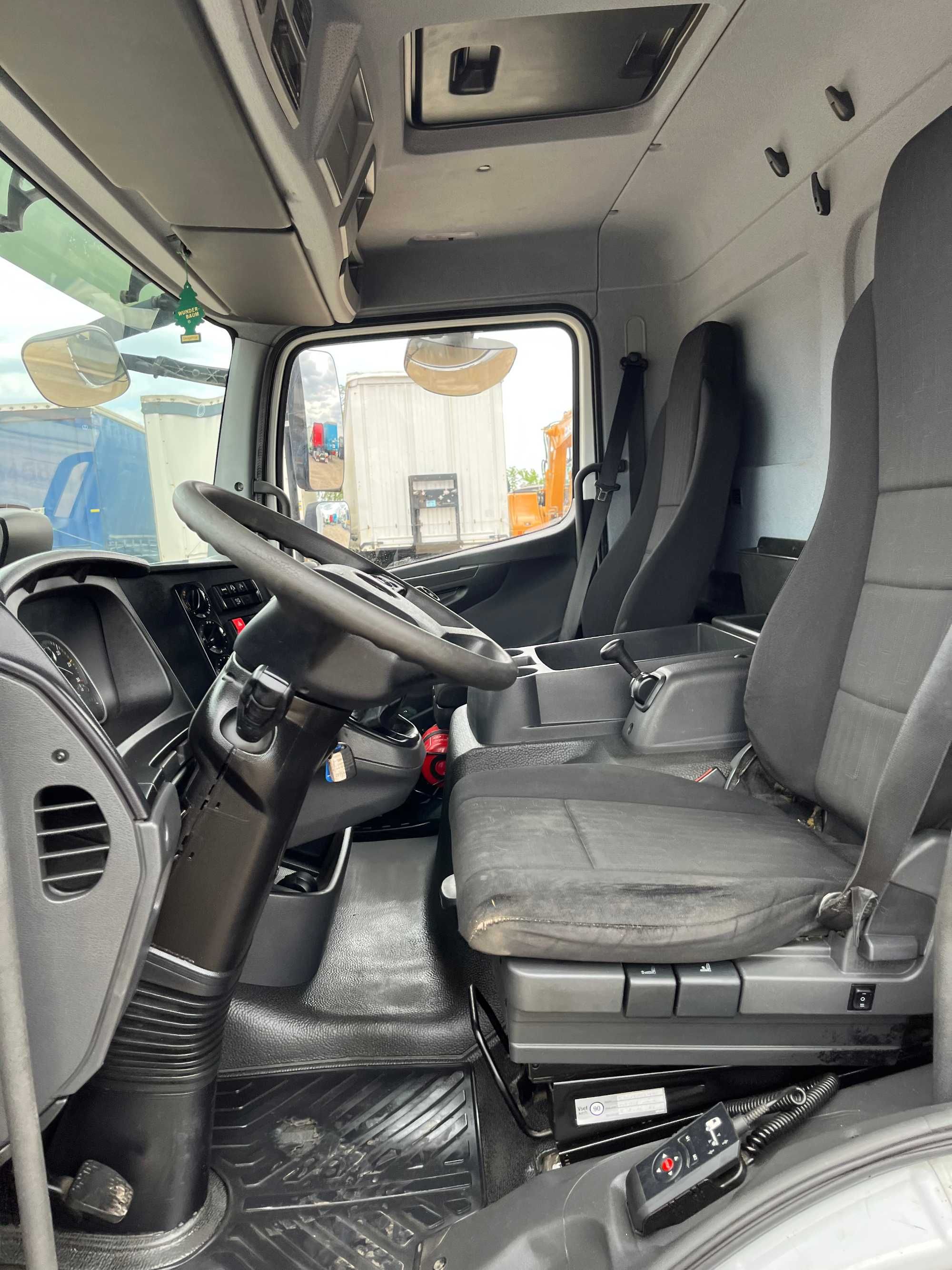 Wynajem MERCEDES ATEGO solówka z windą