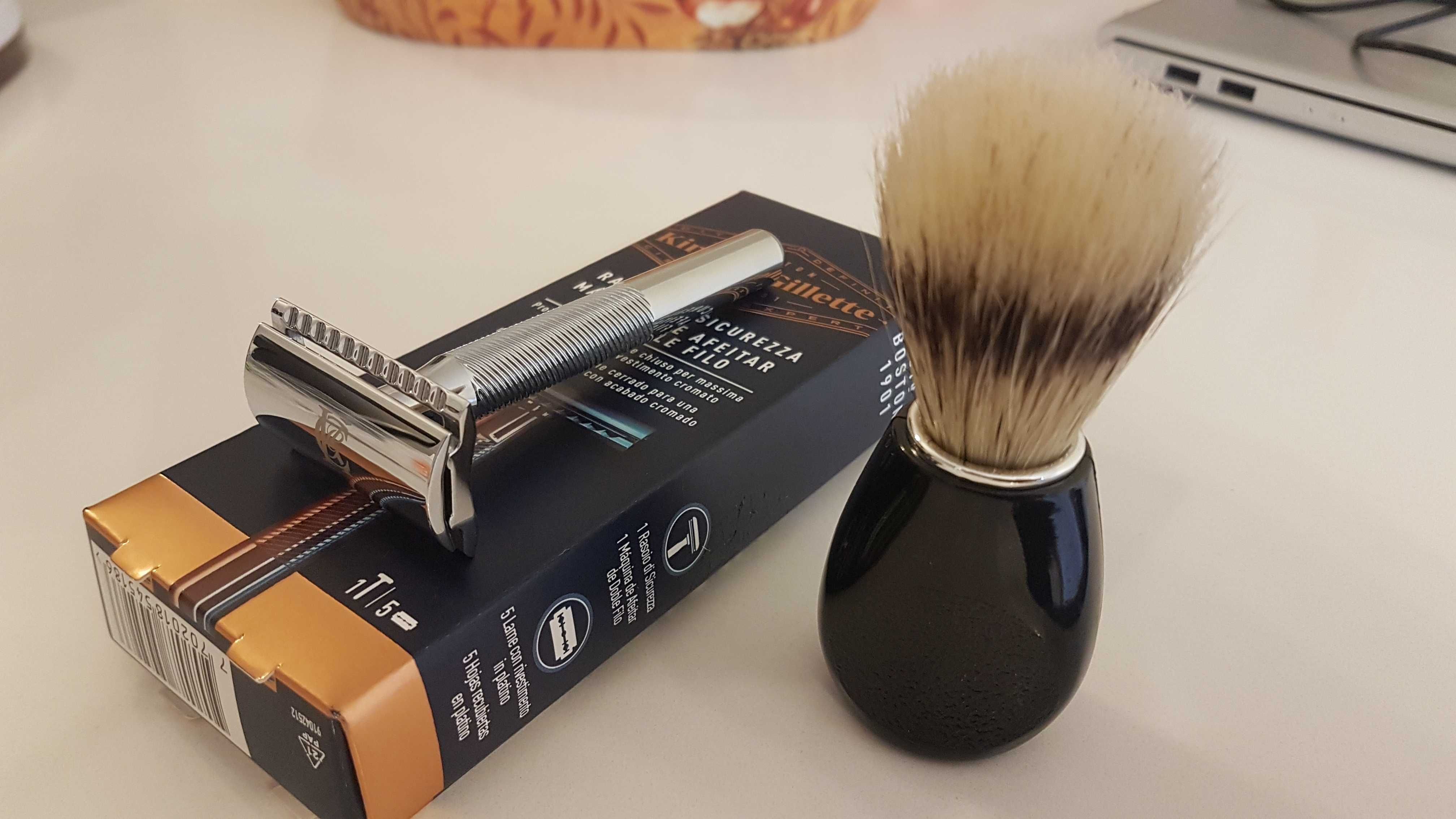 Conjunto de barbear King C Gillette + creme de barbear Proraso