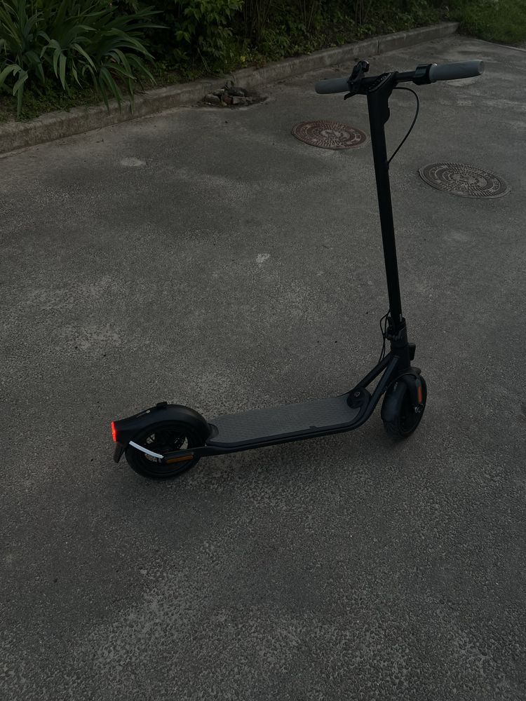 Продам електросамокат Ninebot F25E