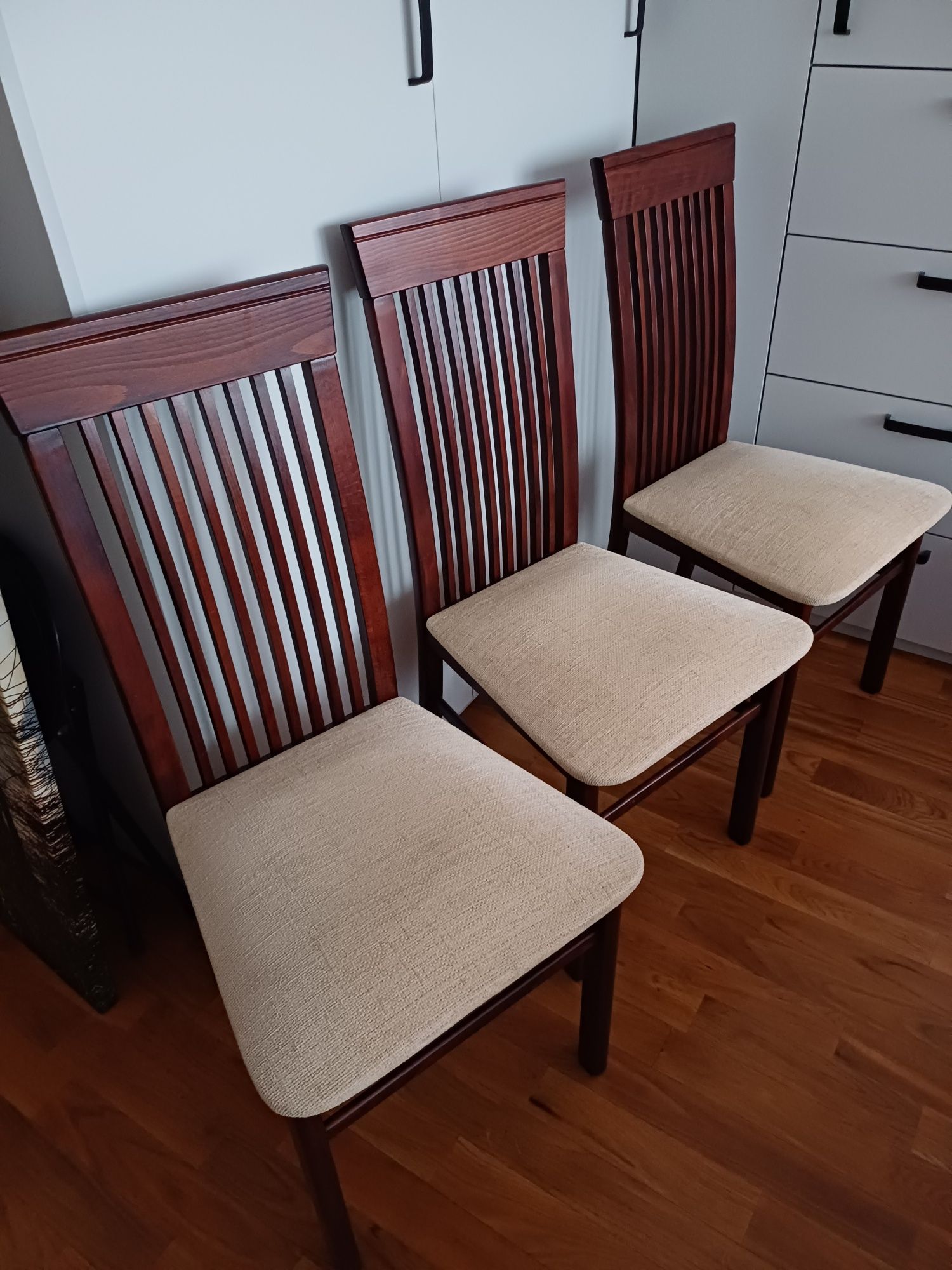 Sprzedam drewniane krzesła 6 szt.