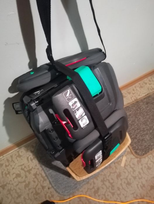 Дитяче крісло трансформер складне в авто та  таксі