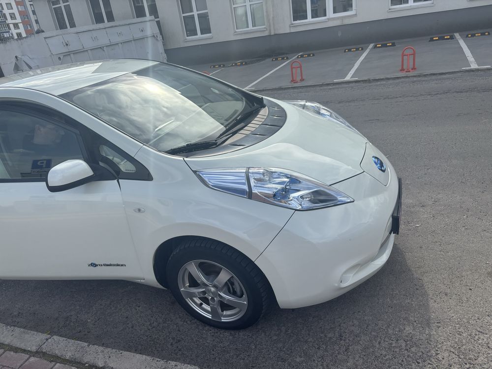 Nissan leaf 22012