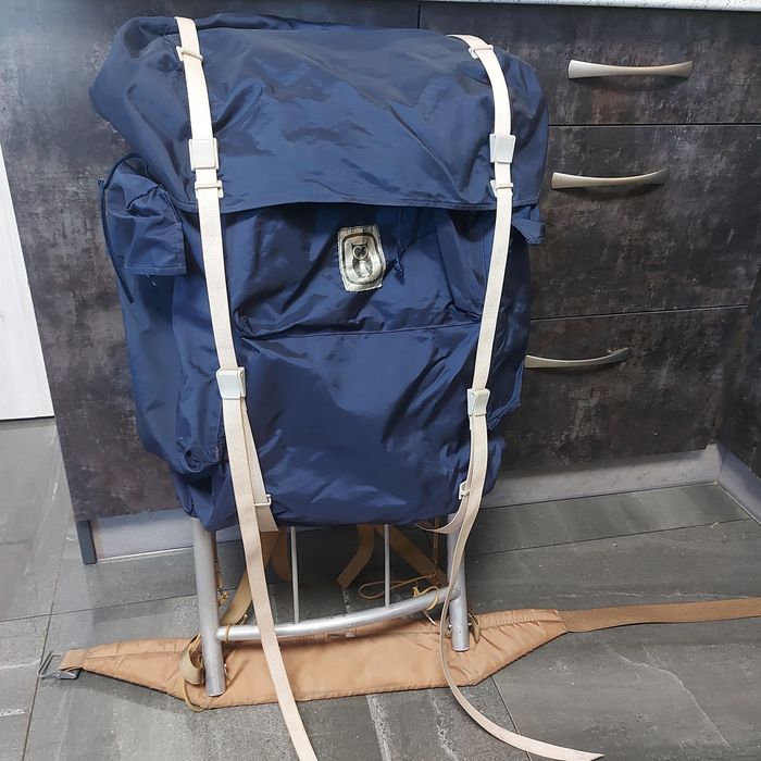 Duży plecak turystyczny / wyprawowy na aluminiowym stelażu.