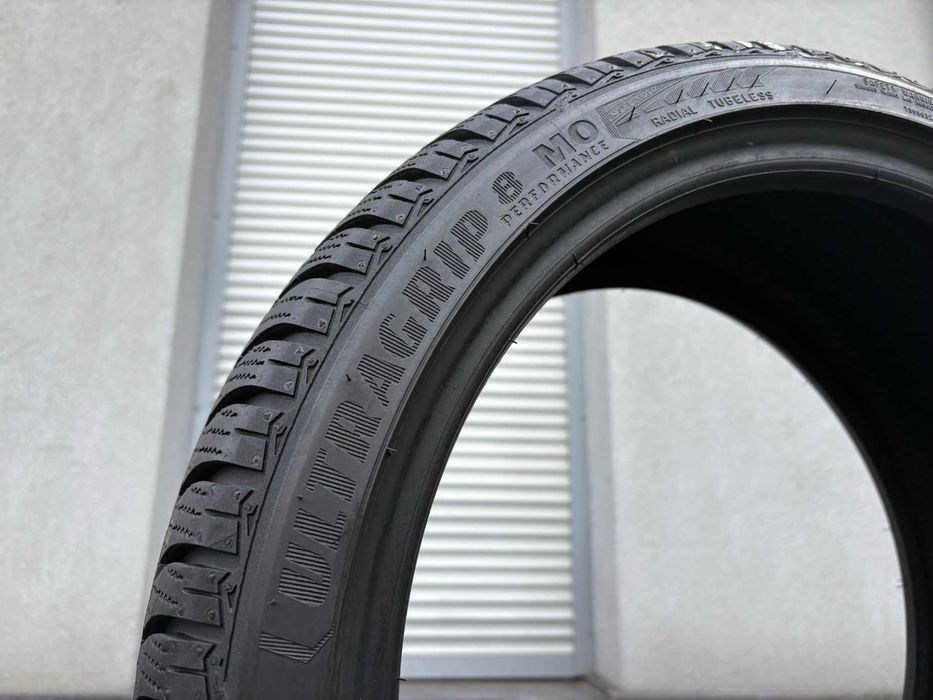 2szt zimowe 225/40R18 GoodYear 8,2mm 2024r świetny stan! Z889 gwarancj