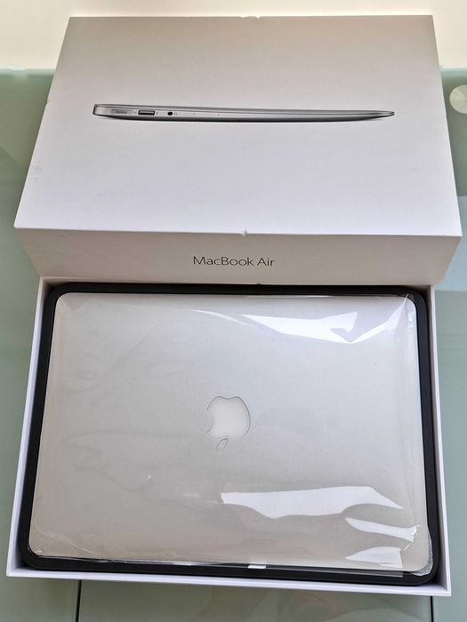 MacBook Air 13.3'' Core i7 2.2GHz 8 Gigas RAM, SSD 256 GB,MacOSVentura