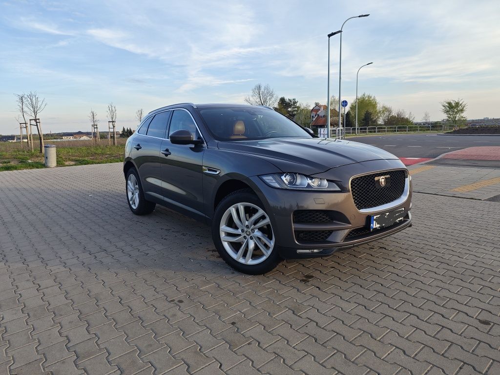 Jaguar F Pace bezwypadkowy