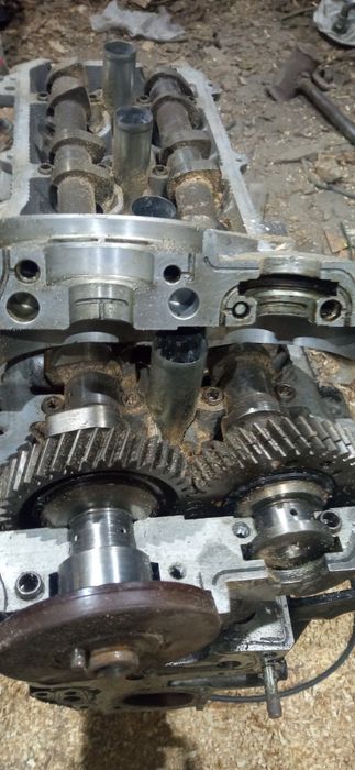 Головка блоку циліндра на Toyota Land Cruiser 4.7