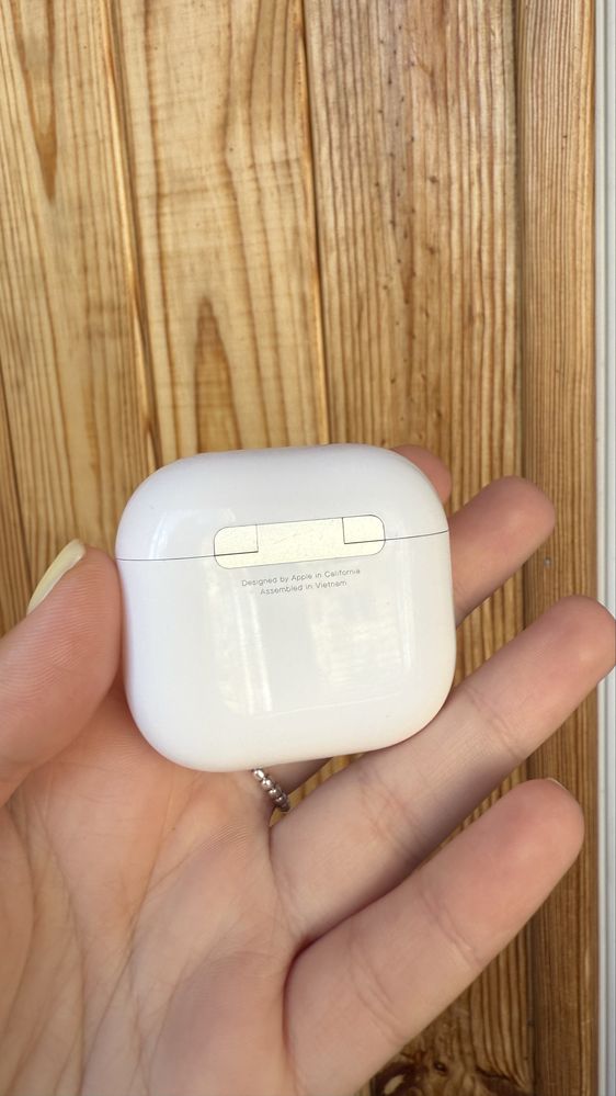 Apple AirPods 4 ANC