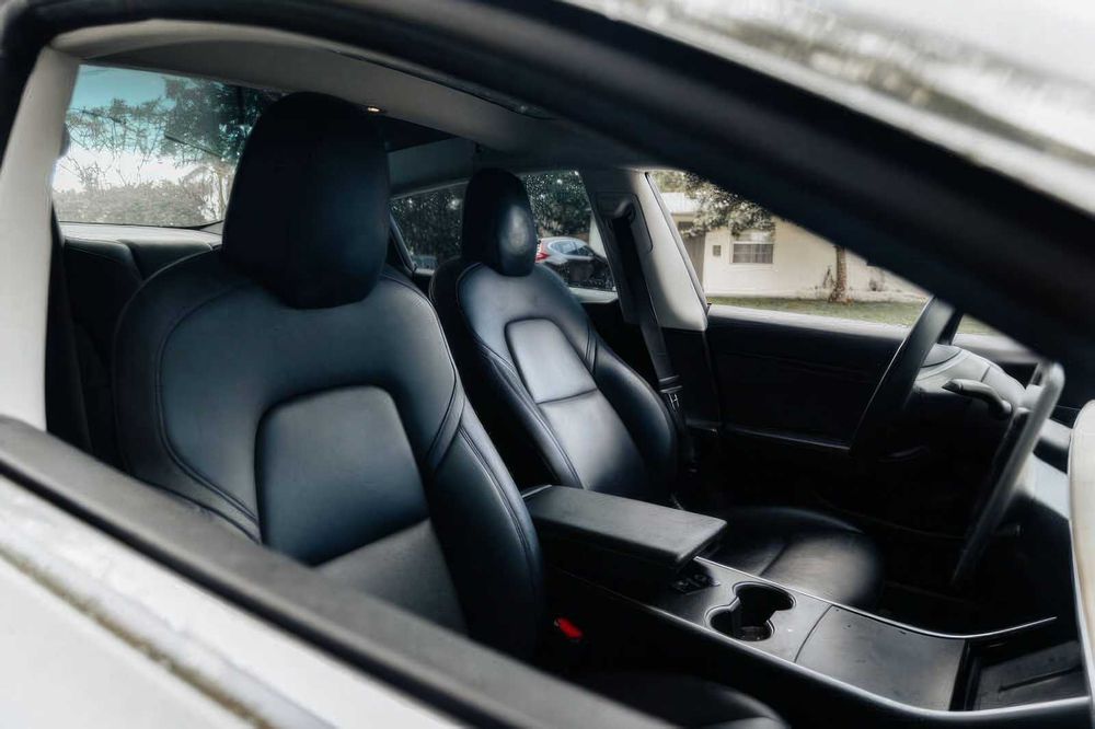 Tesla Model 3      2018