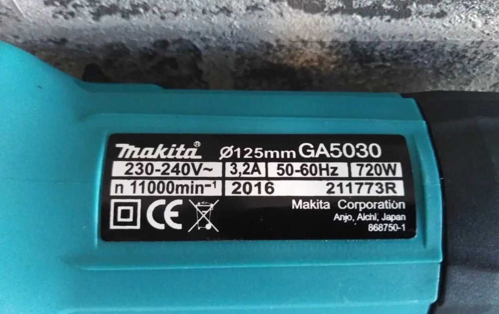 Угловая болгарка Makita проводная 220в. Шліфувальна  болгарка Макита