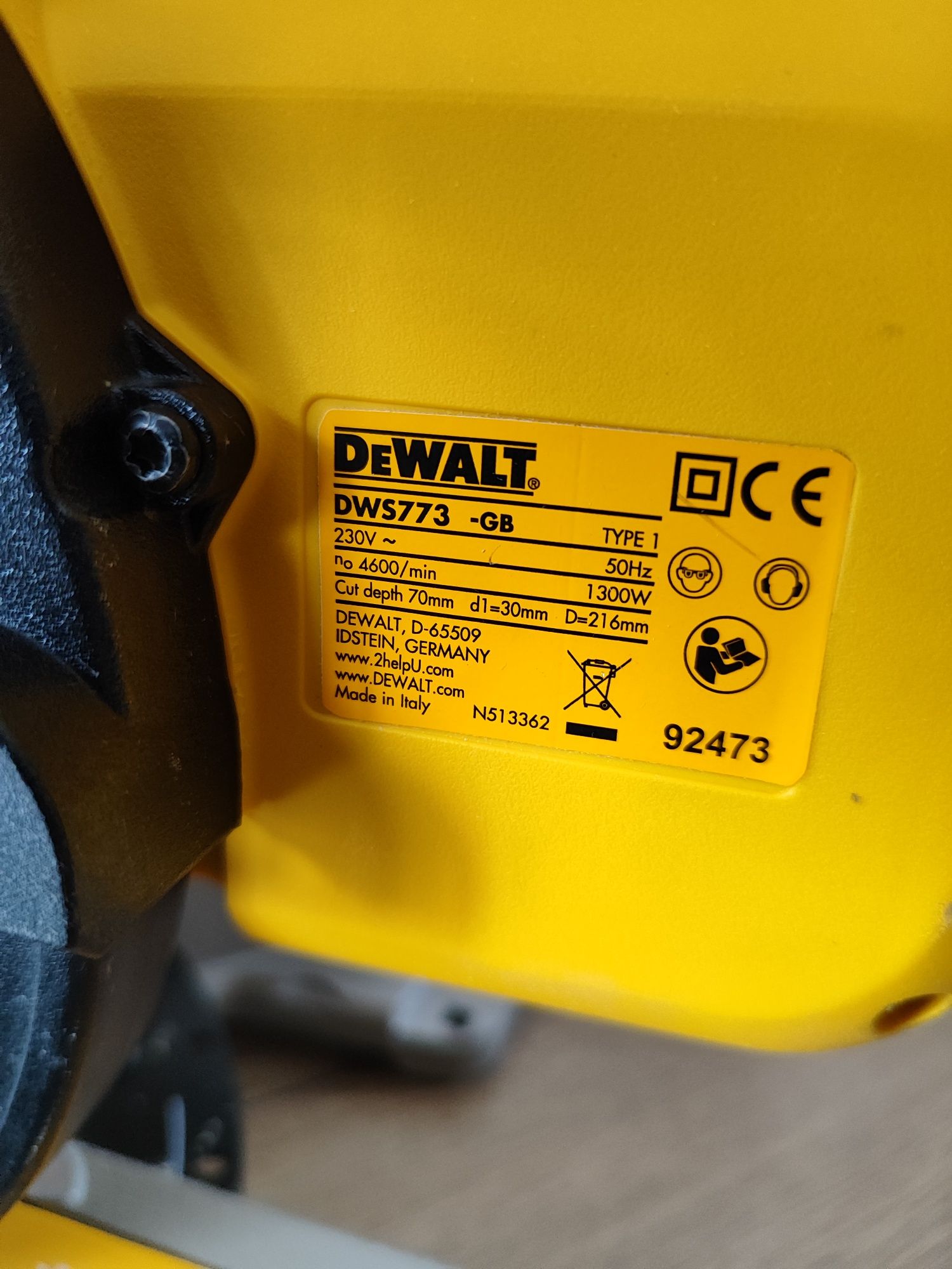 Piła ukosowa z posuwem DeWalt 1300wat, tarcza 216mm