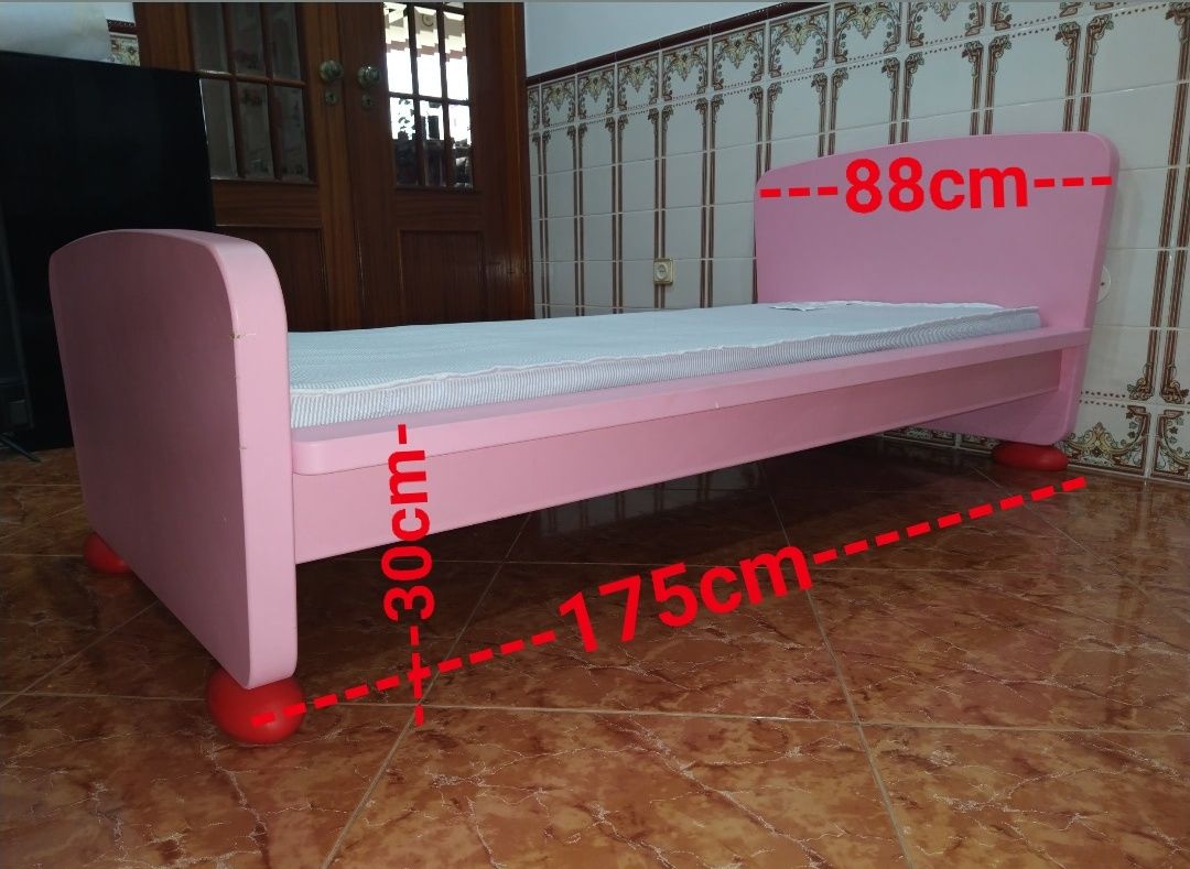 Cama para criança bebé menina casa quarto apartamento vivenda carro.