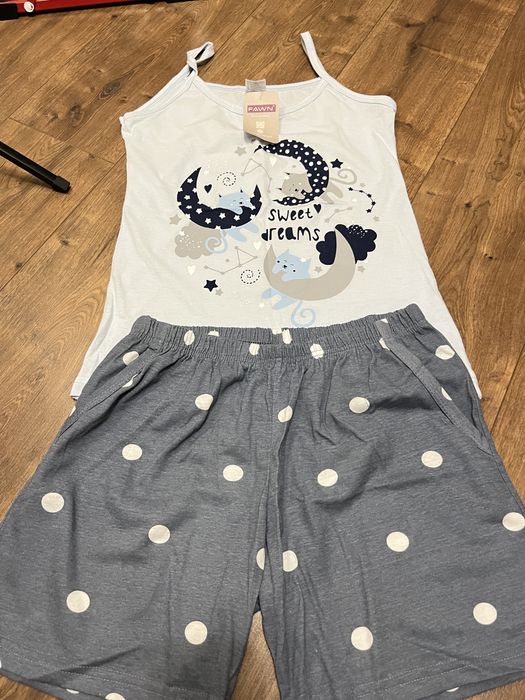 Нова піжамка для дівчинки