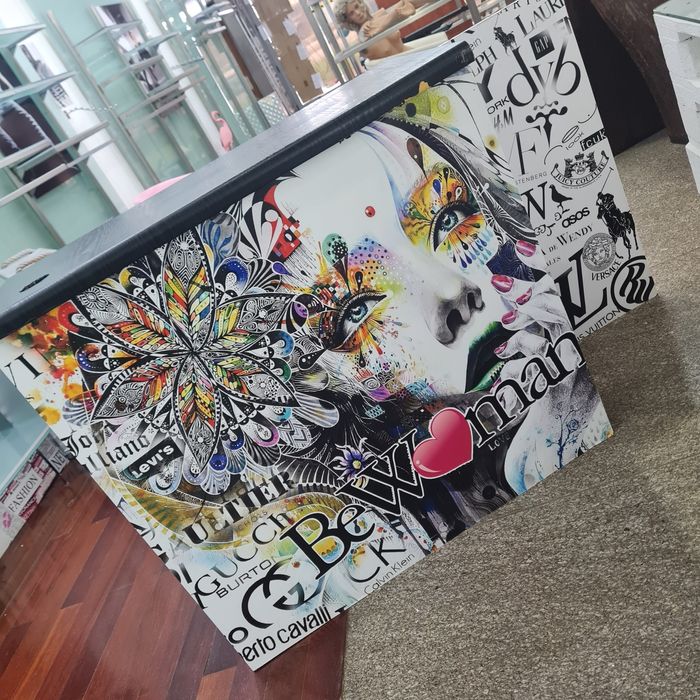 Balcão loja
Altura 1 M
Largura 47cm
Comprimento 1,60m