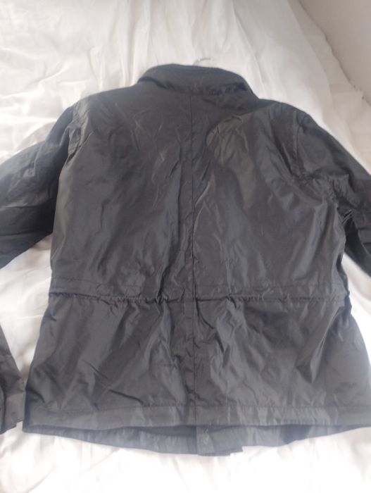 Kurtka Gap czarna uniwersalna lekka na wiosnę