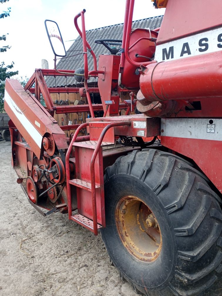 Продам зернозбиральний комбайн Massey Ferguson 307