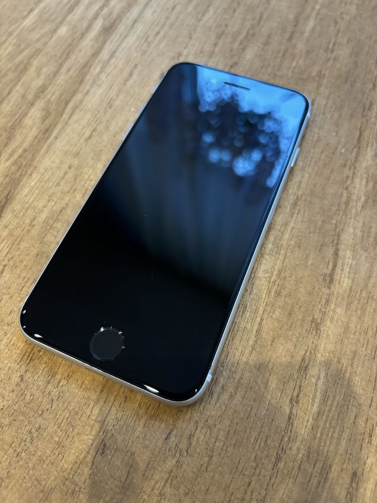 iPhone SE 2020 | 64 GB | Biały | Używany | Alcesoria w zestawie