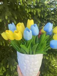 Красиві як справжні латексні жовто блакитні тюльпани