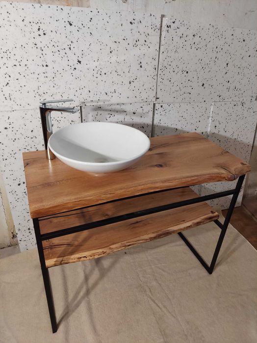 Stół dębowy loft z żywą krawędzią – naturalne drewno i stal live edge