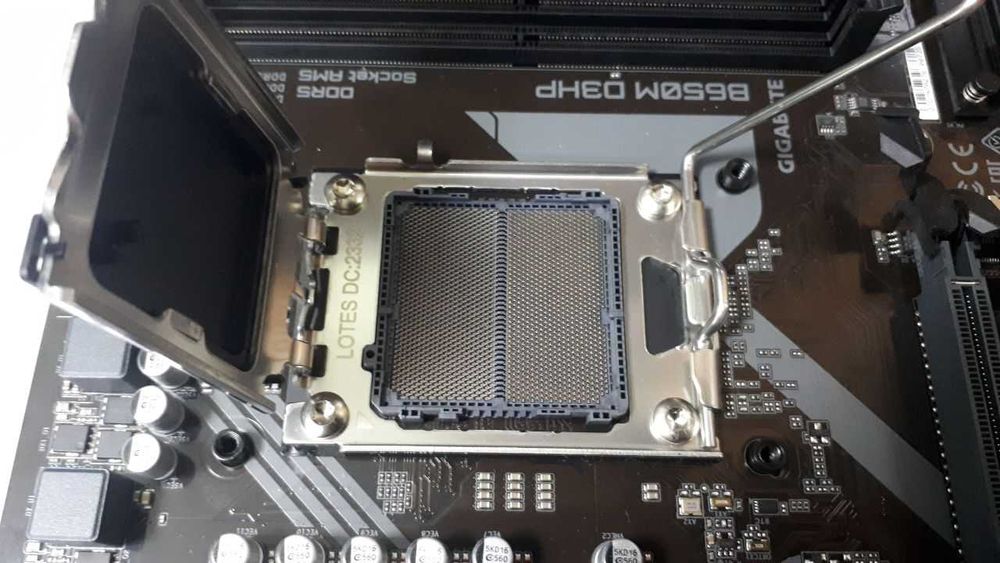 Материнська плата Gigabyte B650M D3HP