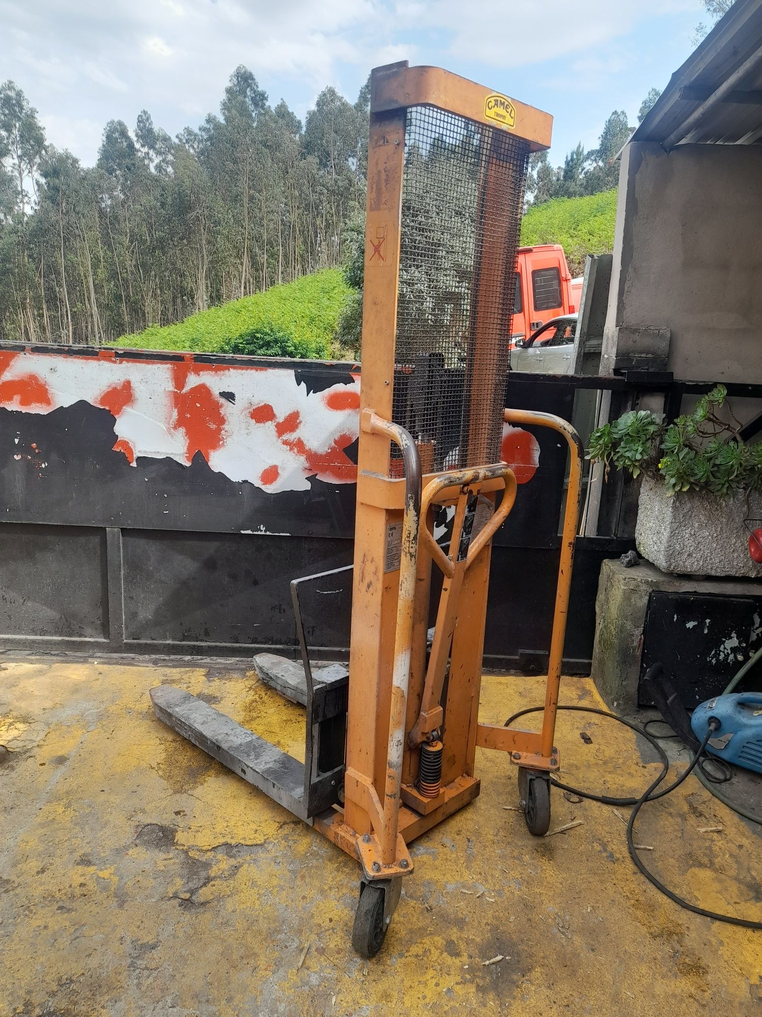 Stacker manual monta cargas 500 kg