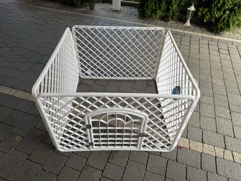 Kojec dla zwierzęcia np. Pieska. Plastikowy