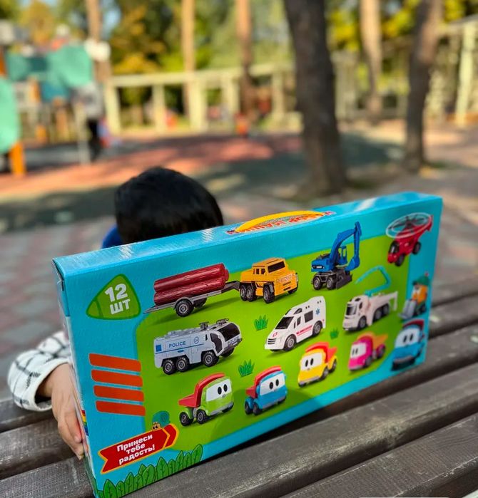 Набір машин Вантажівка Льова, 11 машинок,інерція, рухомі деталі, 11 см