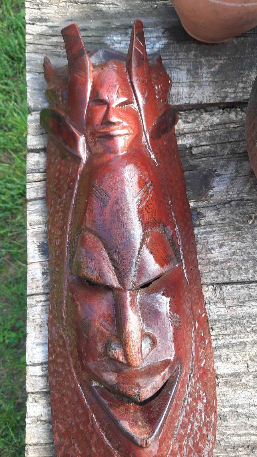 Продам маску антикварну африканску з красного дерева 60 см.