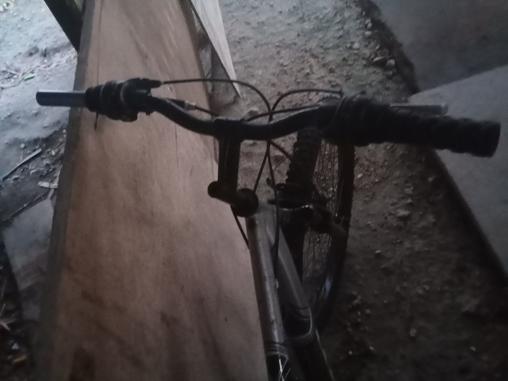 Bicicleta em bom estado o que eu falo tava em bicicleta só na pintura