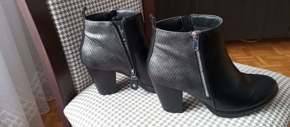 buty damskie kozaczki krótkie r. 39 czarne