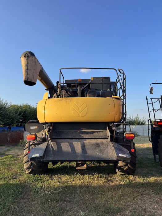 Комбайн New Holland CR9080