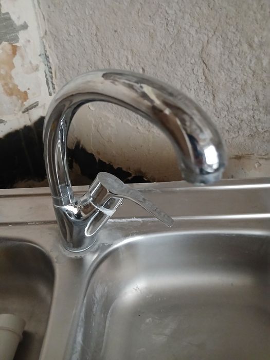 SAfka biała 80cm że zlewem dwukomorowym i baterią idealny stan