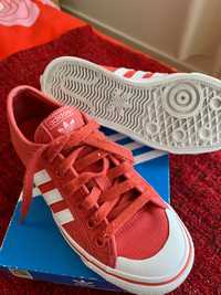 Ténis Adidas cor de laranja