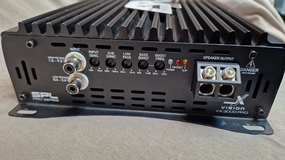 ESX VX3000 PRO monoblock klasa D 3300 Wat RMS  1 Ohm