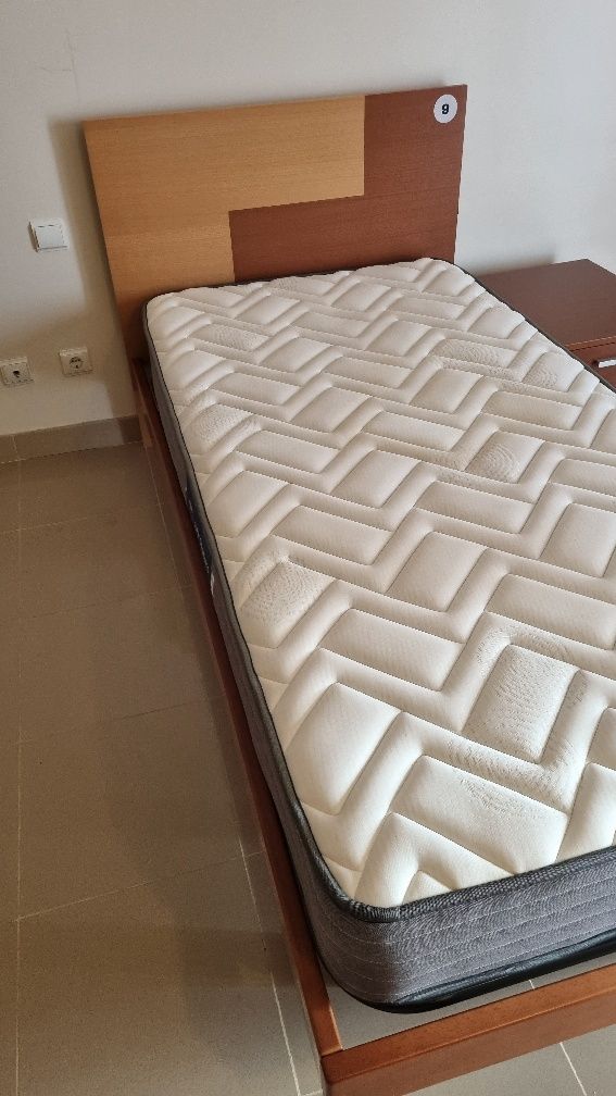 Cama de solteiro com colchão