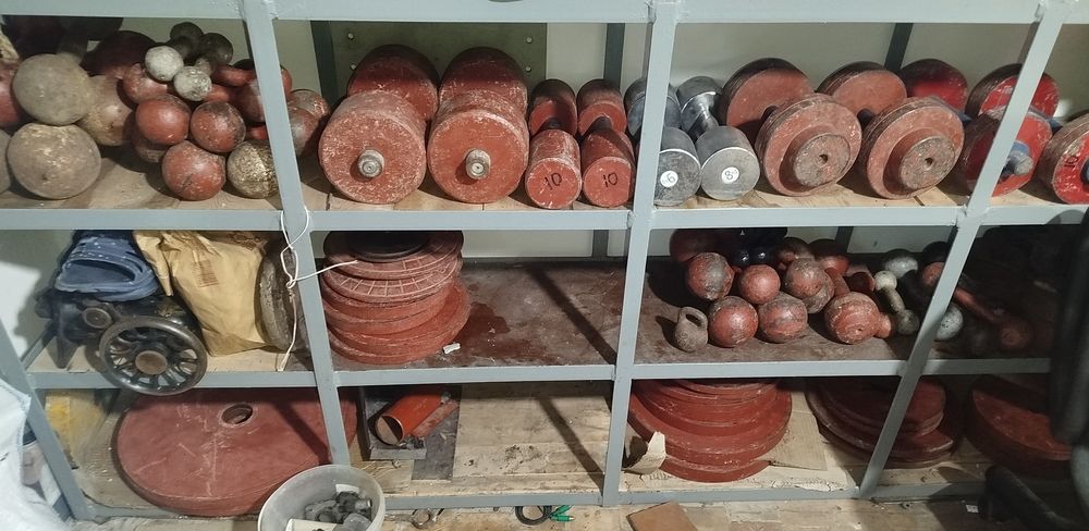 Гири спортивные 24 кг.32 кг 16 кг и гантели