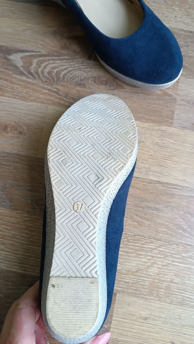 Zamszowe czółenka 37